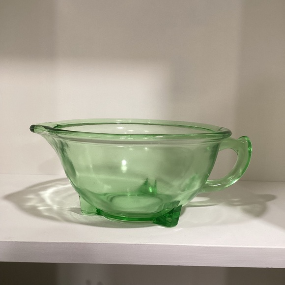 Hazel Atlas Uranium Glass Batter Mixing Bowl Made in USA - Picture 3 of 8